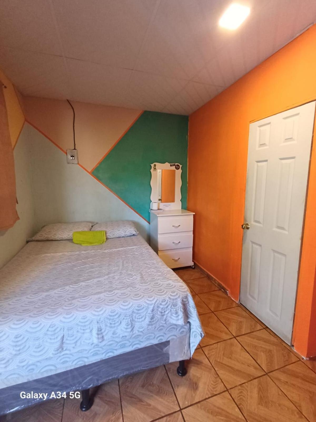 Hostal Nina Oly Tamanique Chambre photo